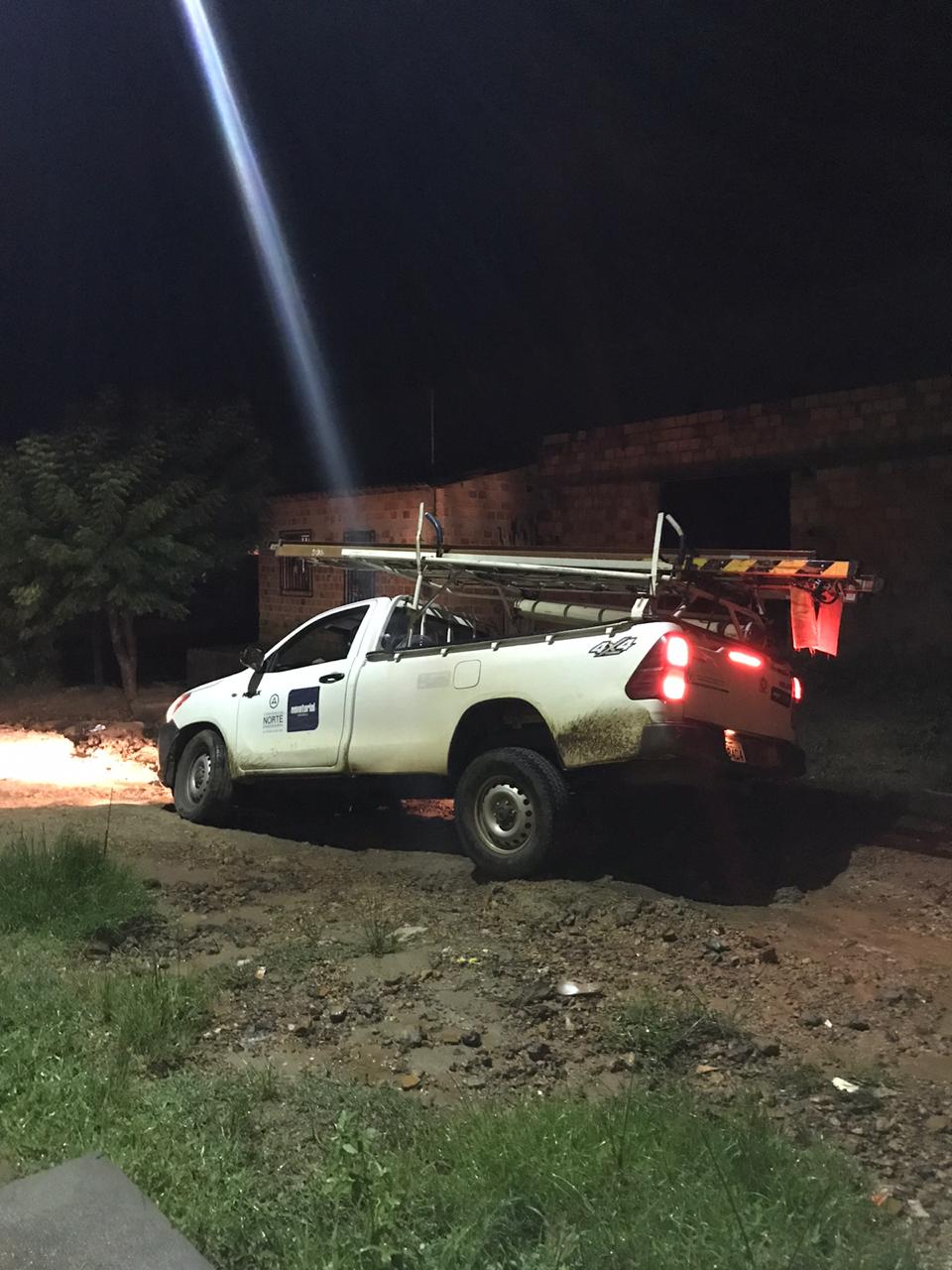 Carro Da Equatorial Maranh O Engolido Por Buraco Em Rua De Cod