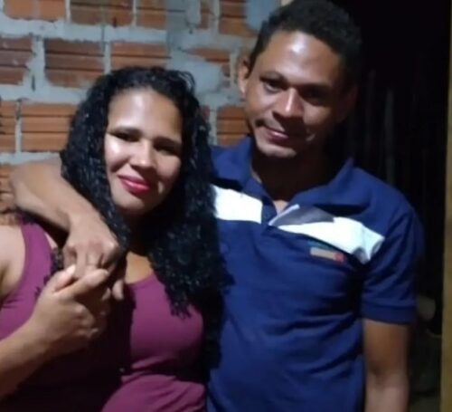 Mulher Morta A Golpes De Faca E Pauladas Na Frente Das Filhas No