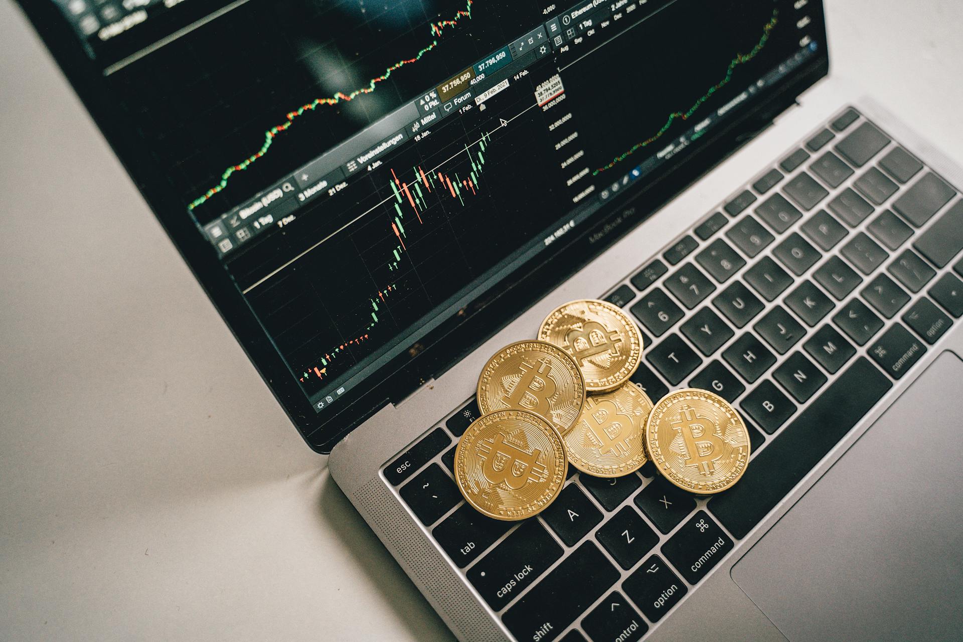Como investir em criptomoeda com segurança: guia para iniciantes