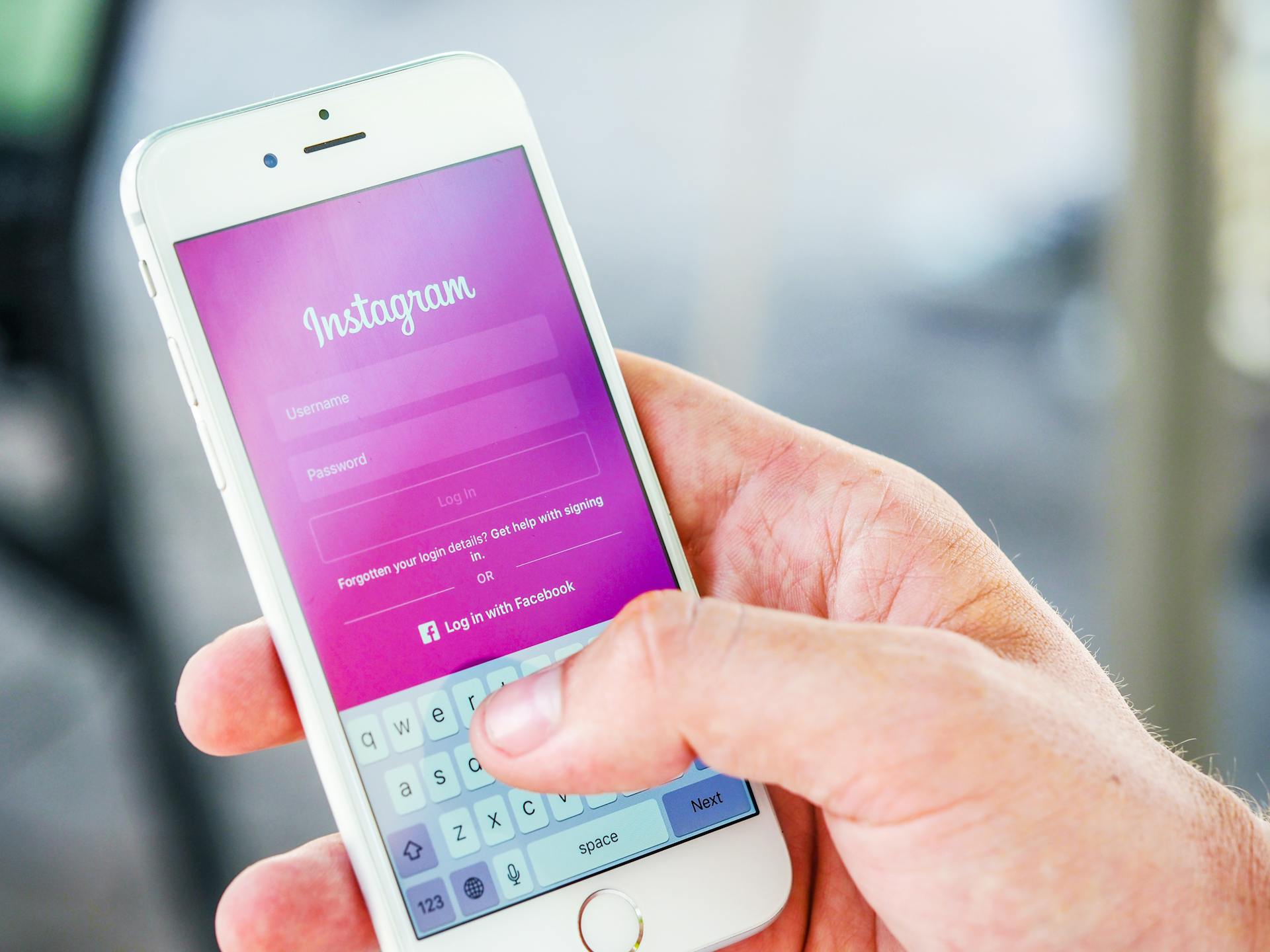 Estratégias Orgânicas e Pagas para Conseguir Seguidores no Instagram em 2025