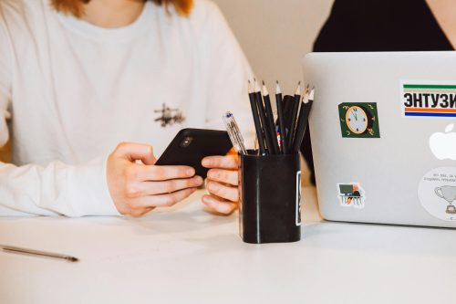 Como colocar figurinhas no WhatsApp e turbinar suas conversas