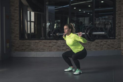 Como prevenir dores ao fazer agachamentos profundos