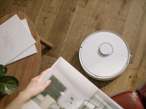 Melhores robôs aspiradores para casas com pets: modelos que realmente funcionam